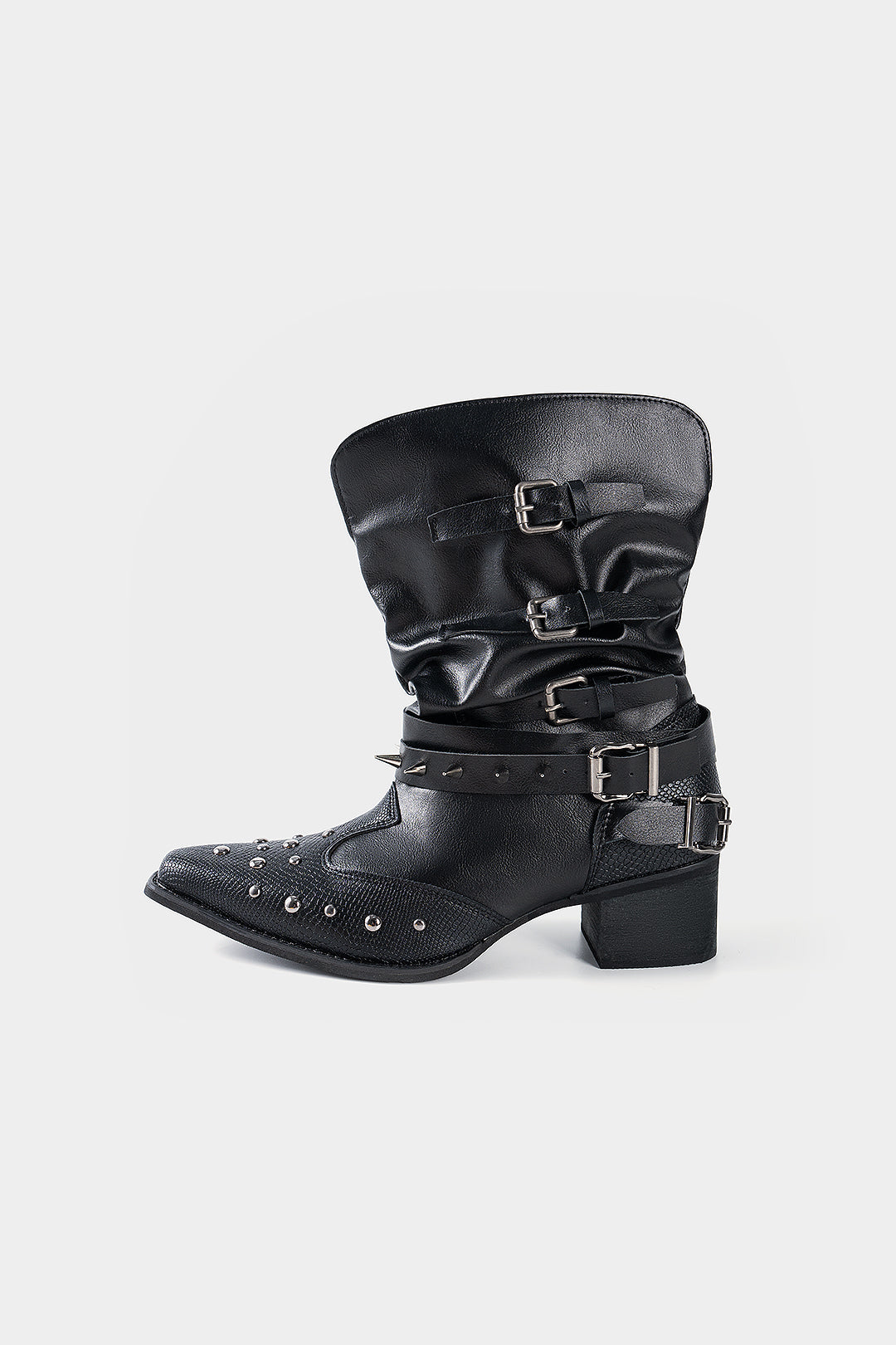 Spitze Stiefeletten mit Nieten