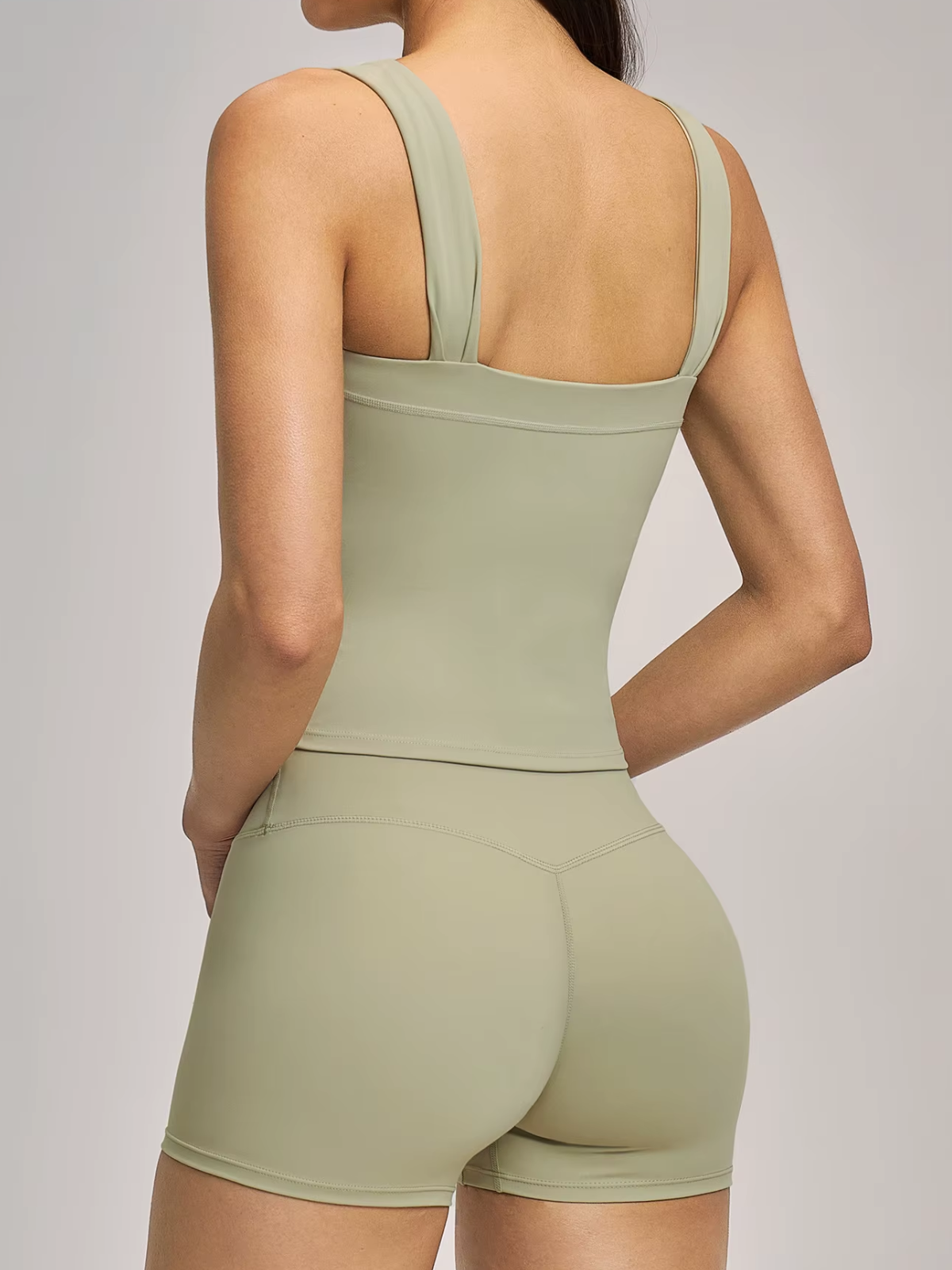 Kurzes Tanktop mit eckigem Ausschnitt