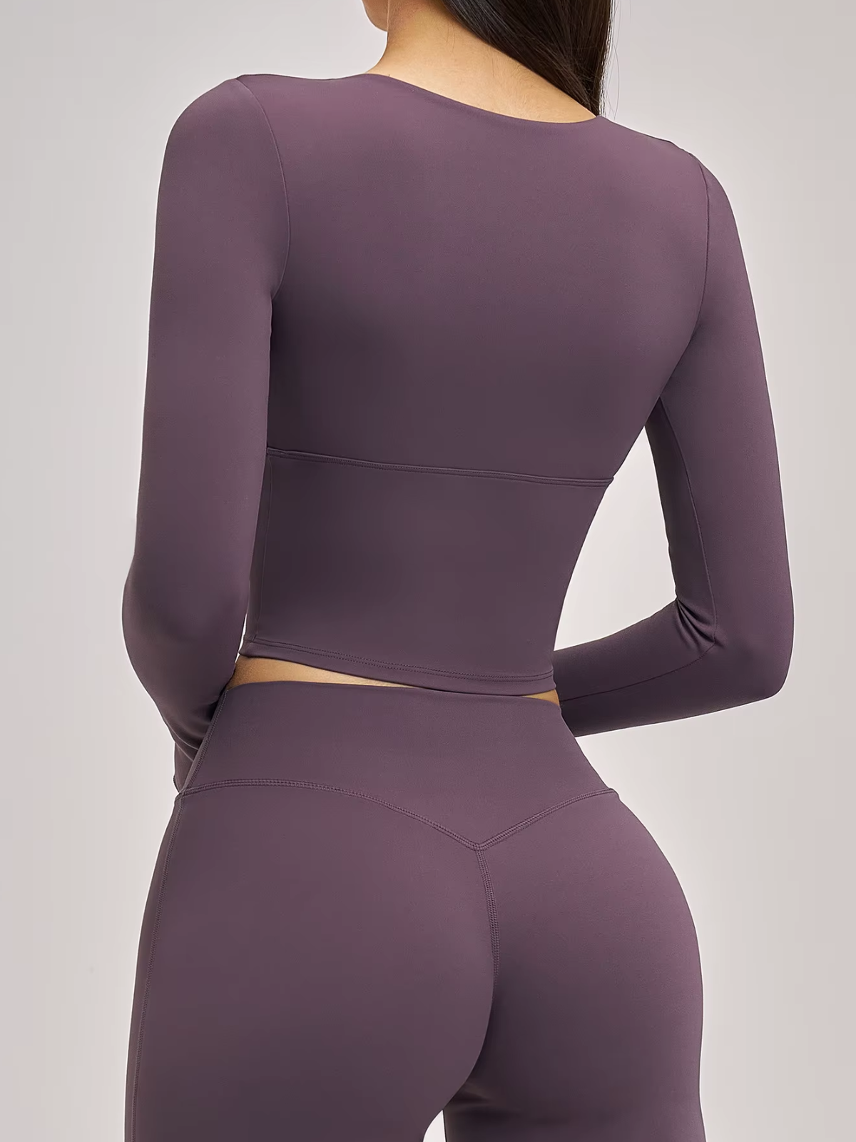 Crop-Top mit Wickel-V-Ausschnitt, gedrehter Vorderseite und langen Ärmeln