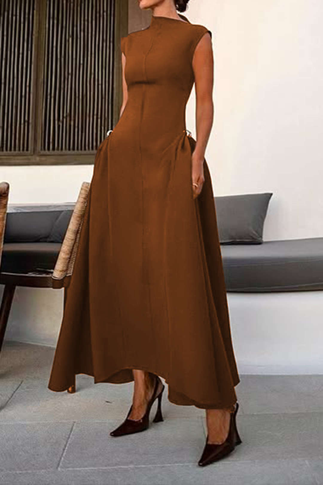 Robe longue sans manches à glissière et décorations métalliques