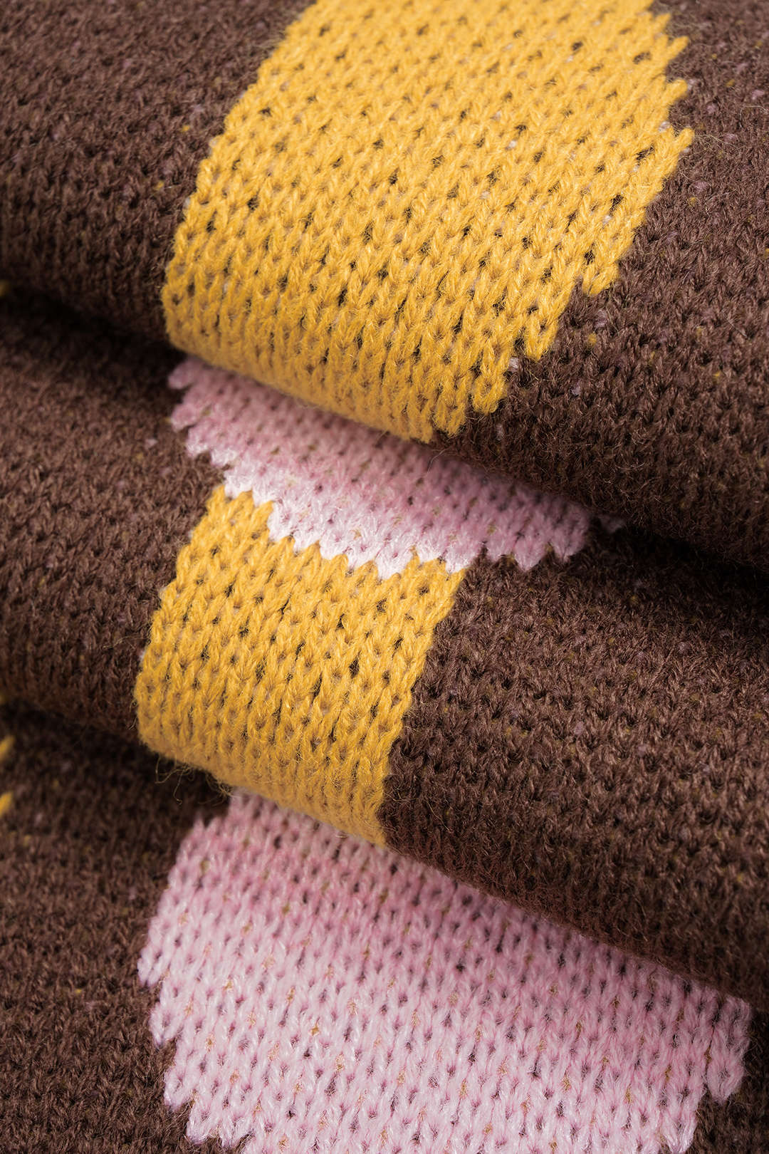 Ärmelloses Strickkleid mit Fransenbesatz