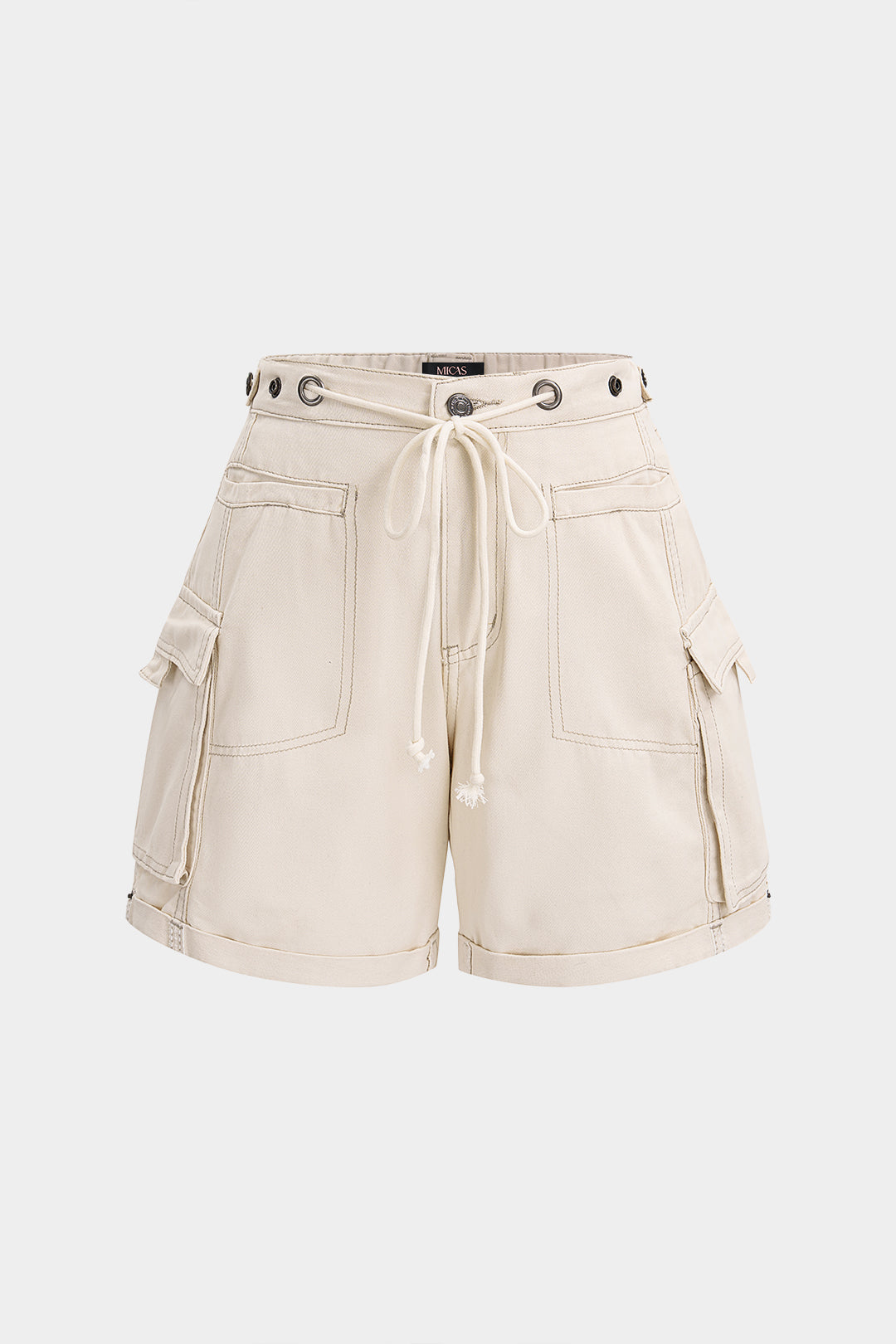 Jeans-Shorts mit Gürtel und Taschen