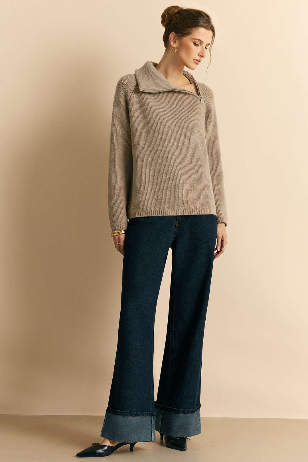 Stricktop mit Reißverschluss, Umlegekragen und langen Ärmeln