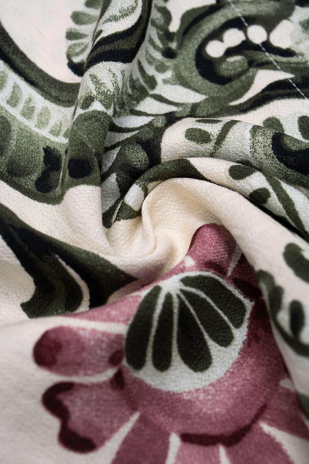 Ensemble chemise boutonnée à manches courtes et jupe nouée sur le devant à imprimé feuilles de palmier tropical