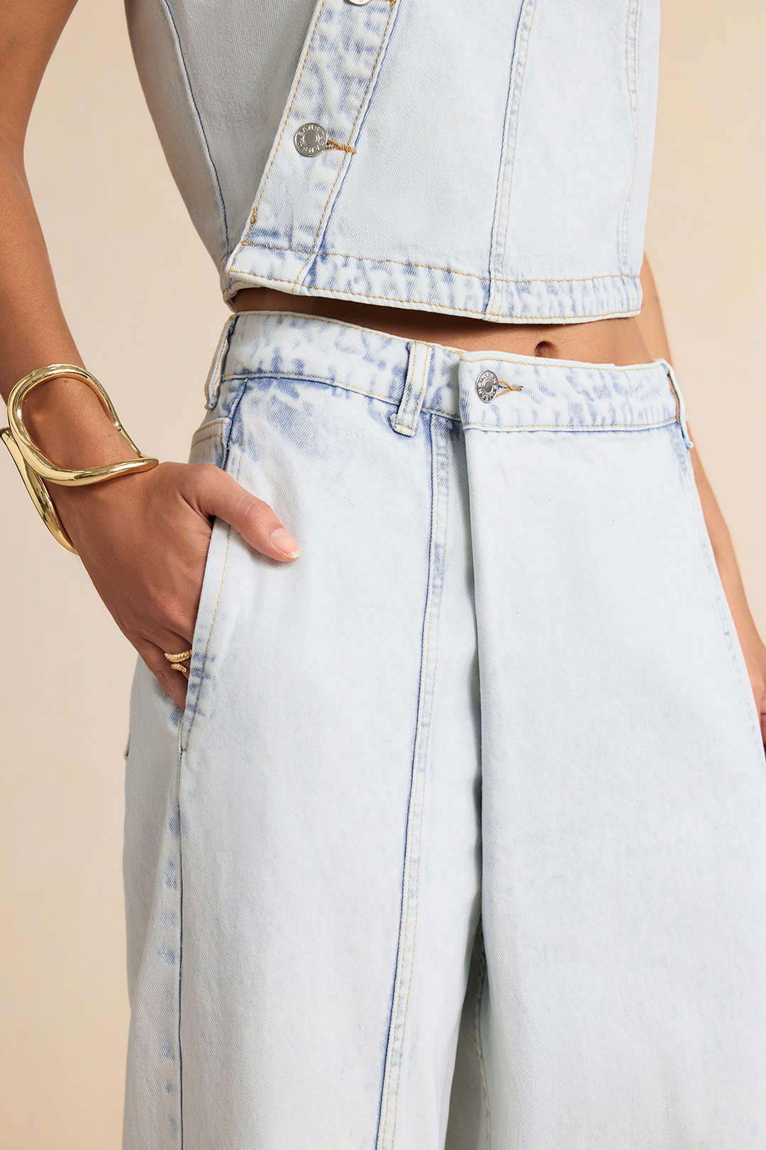 Asymmetrische Jeans mit geradem Bein aus Denim