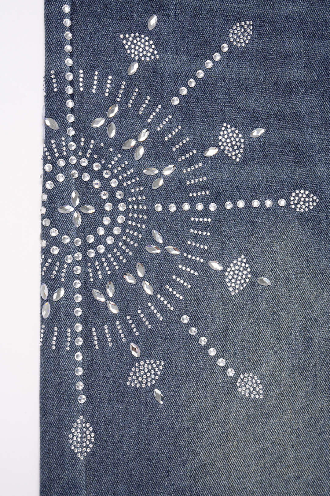 Jeans-Shorts mit weitem Bein und Strassdekor