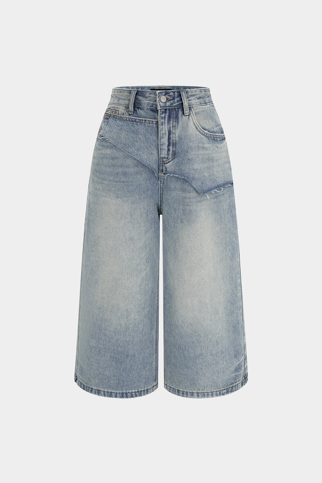 Jeans-Shorts mit asymmetrischem Reißverschluss und Rissen