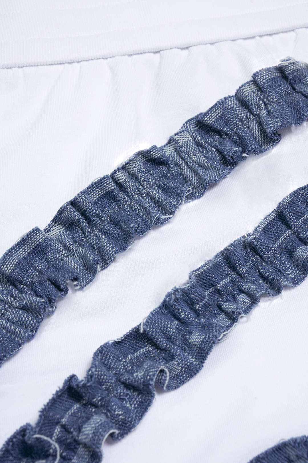 Patchwork-Denimrock mit Raffung und asymmetrischem Saum