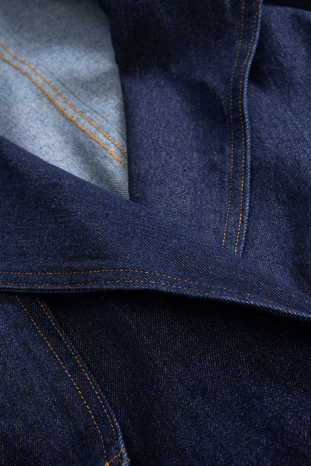 Jeans-Outerwear mit Gürtel und asymmetrischem Schnitt