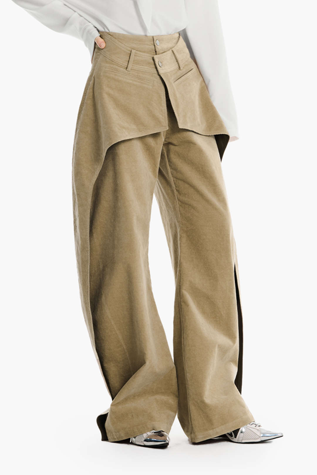 Hose mit doppeltem Bund und Cut-Out-Taschen