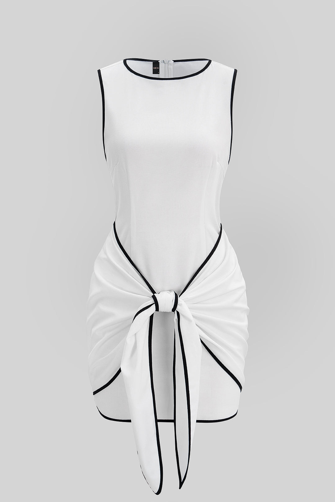 Mini-robe sans manches à col rond, lien à nouer sur le devant et contrastes