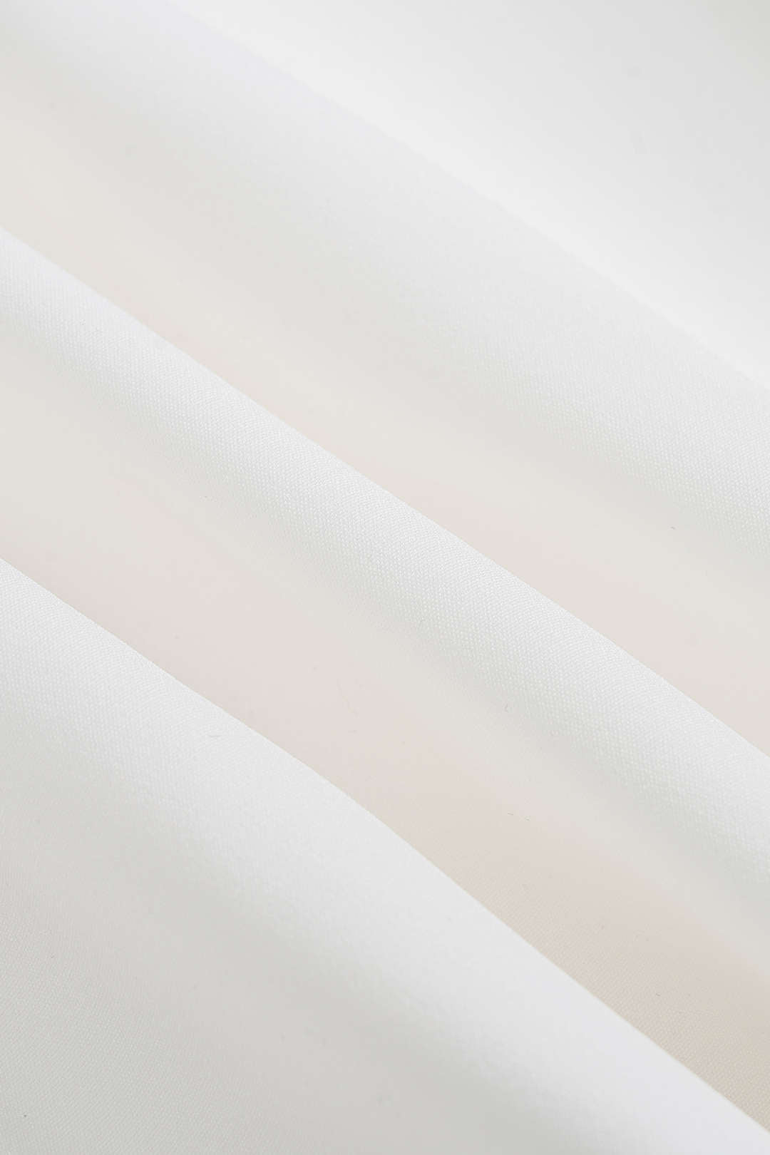 Robe courte sans manches à col rond et boutons cœurs métalliques