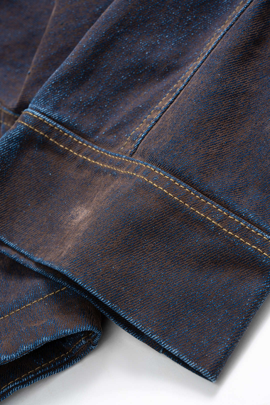 Jeansjacke mit Knopf-Schulterpolstern