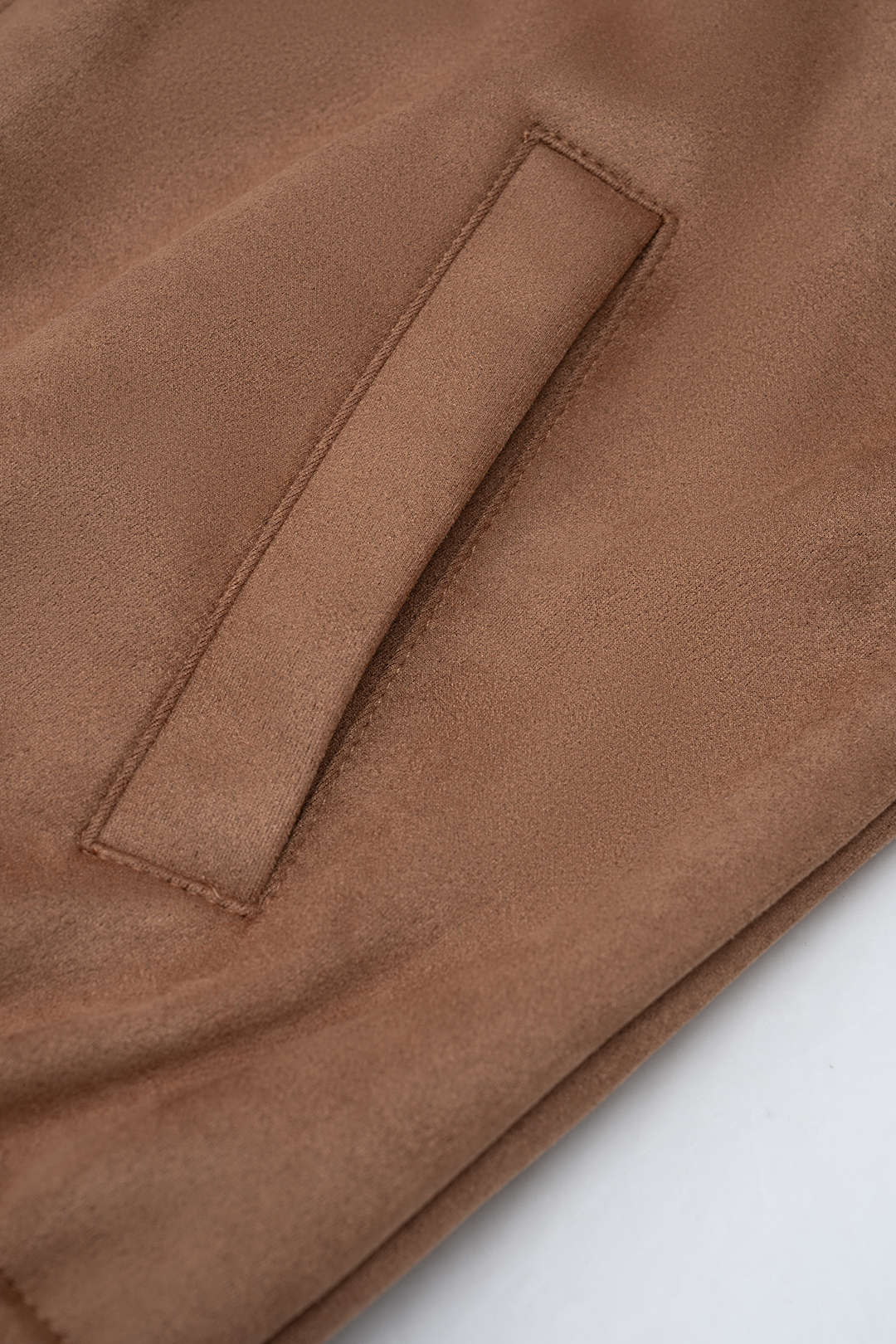 Veste en daim avec col à revers et poches zippées