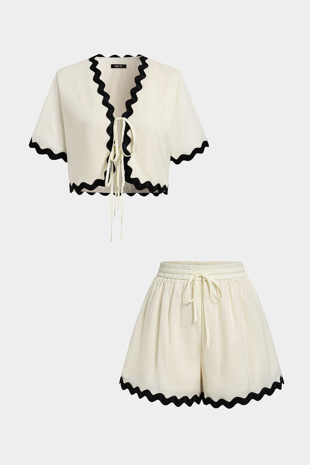 Set aus Oberteil mit Muschelsaum und V-Ausschnitt, Bindebändern vorne und kurzen Ärmeln und Hose mit weitem Bein