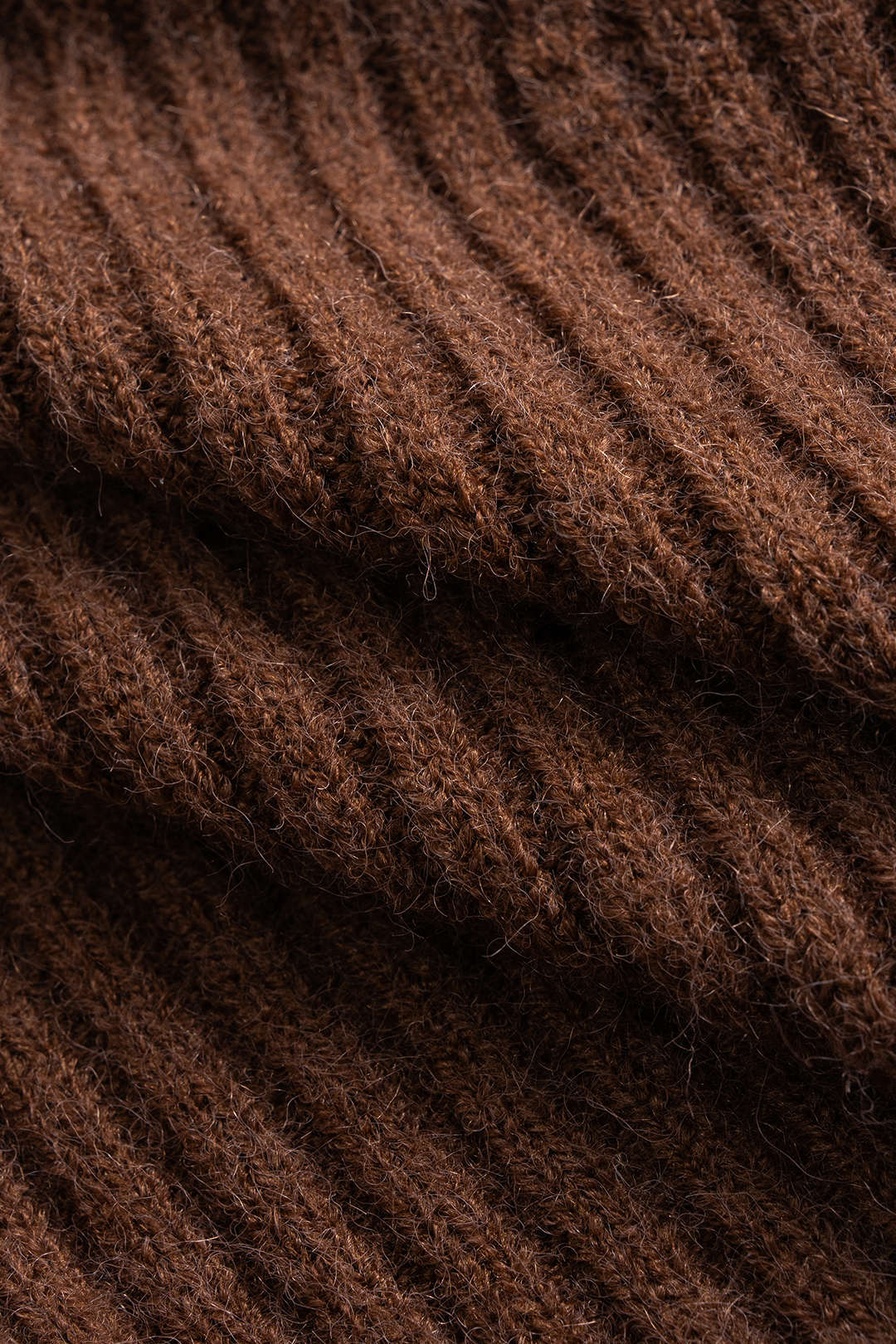 Asymmetrisch geripptes Langarm-Strickoberteil