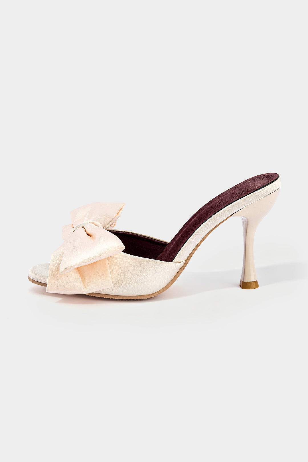Absatzschuhe mit offener Spitze und Schleife