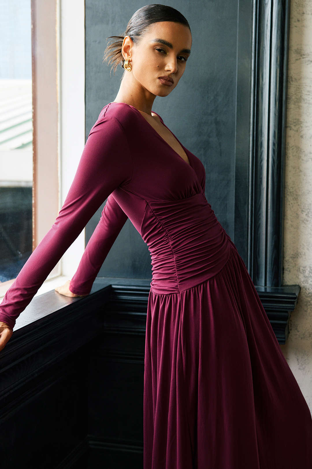 Gerüschtes V-Ausschnitt Langarm Maxikleid