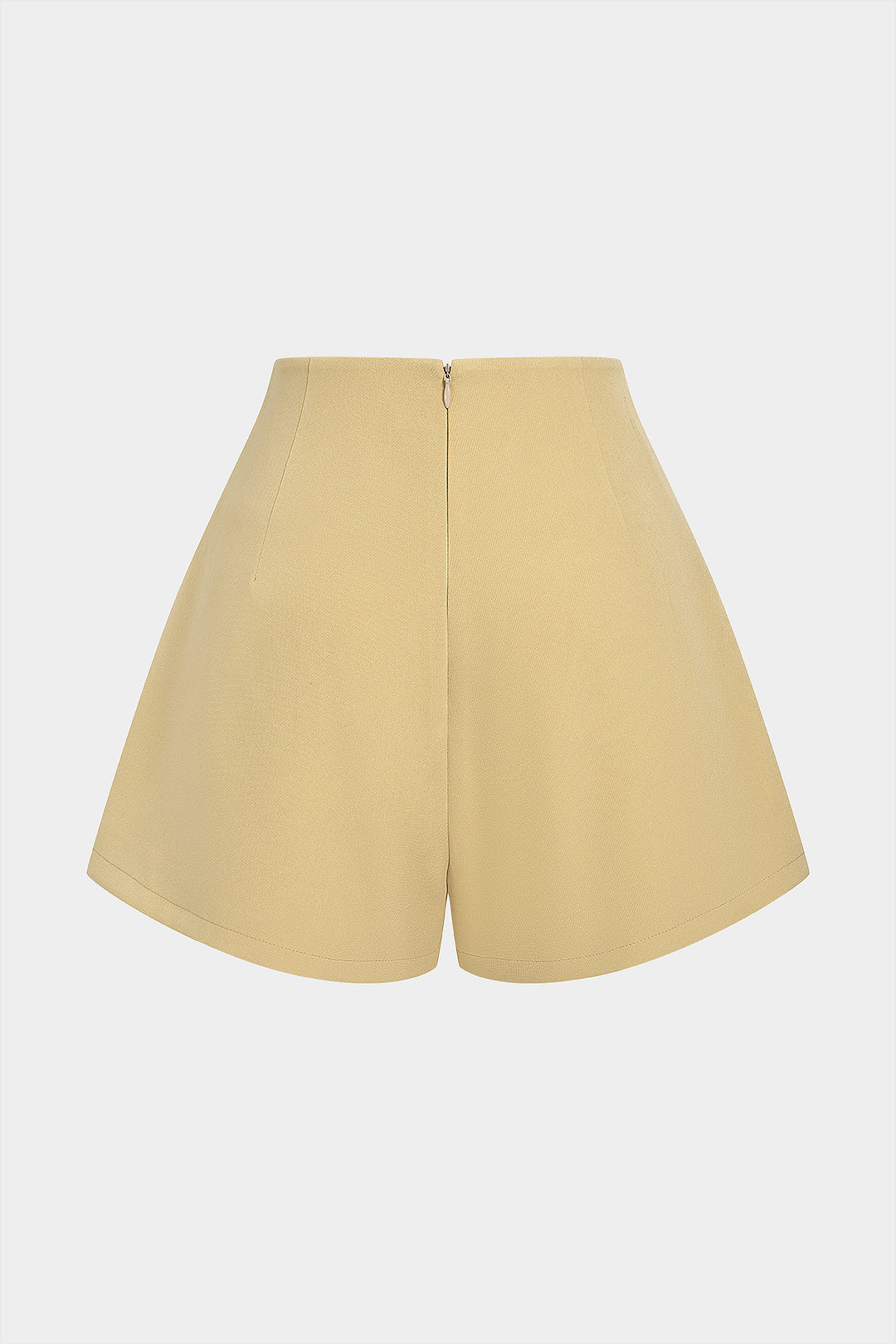 Shorts mit Bindegürtel und Kontrastdetails