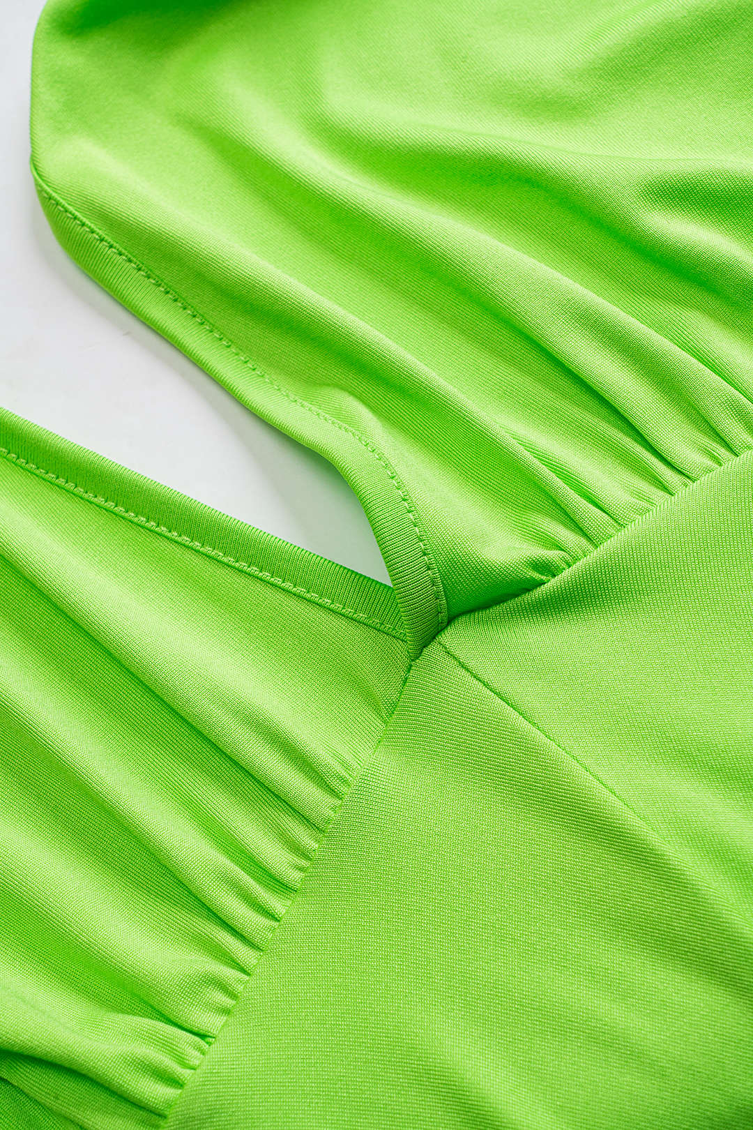 Robe midi sans manches dos nu torsadée froncée