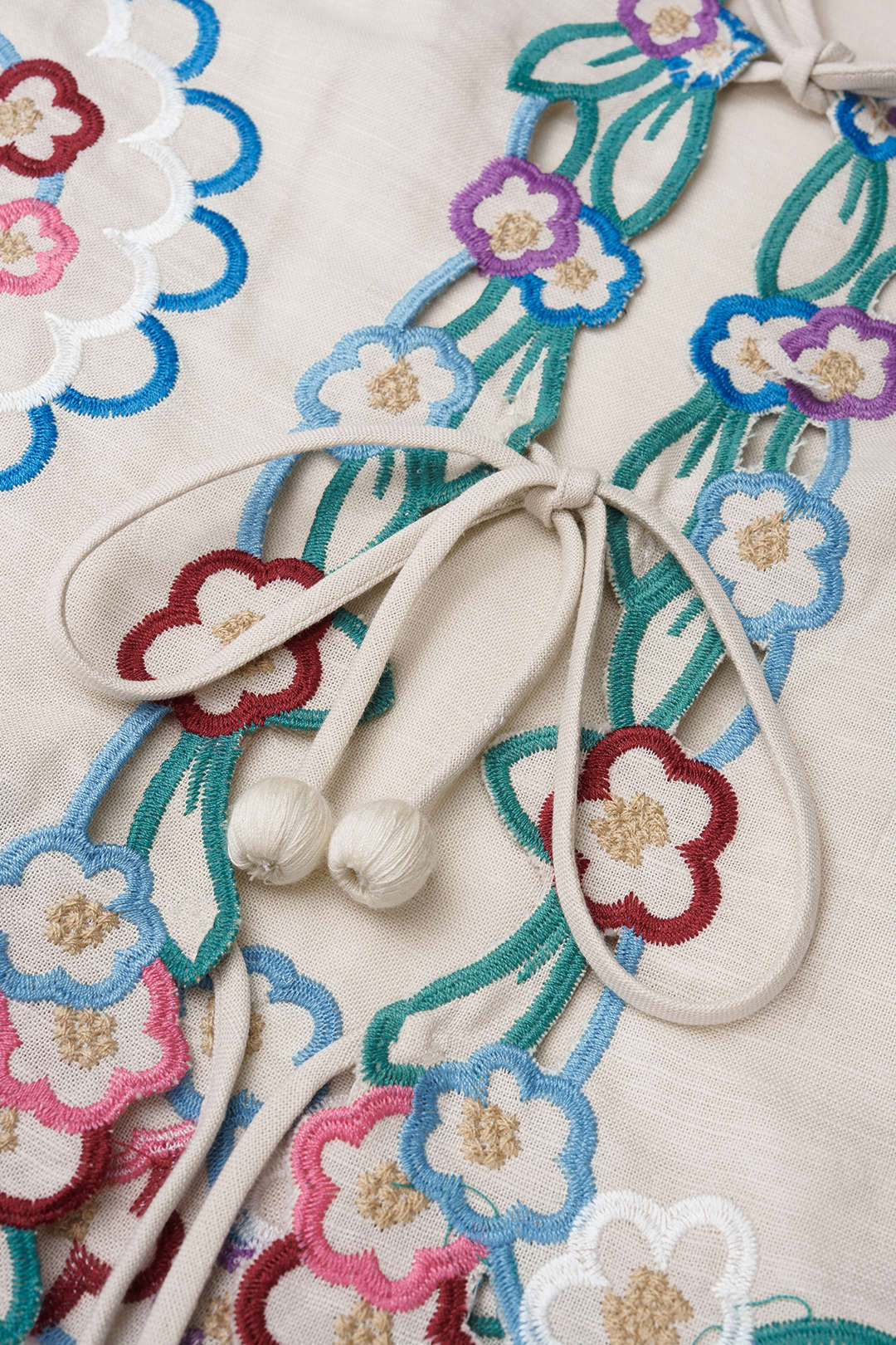 Chemisier à manches courtes en broderie à col en V imprimé floral avec découpes et liens à nouer