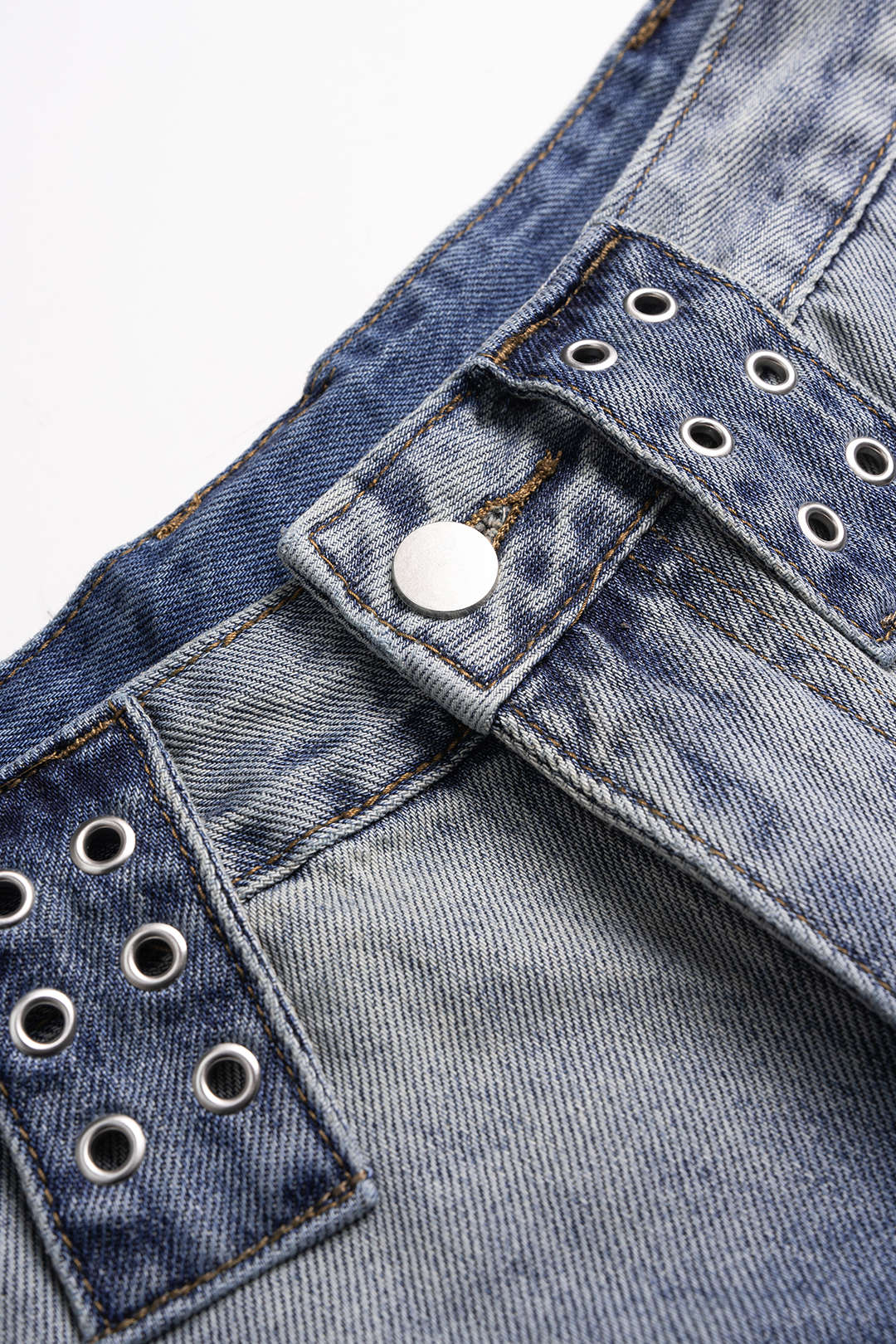 Jean large en denim à œillets