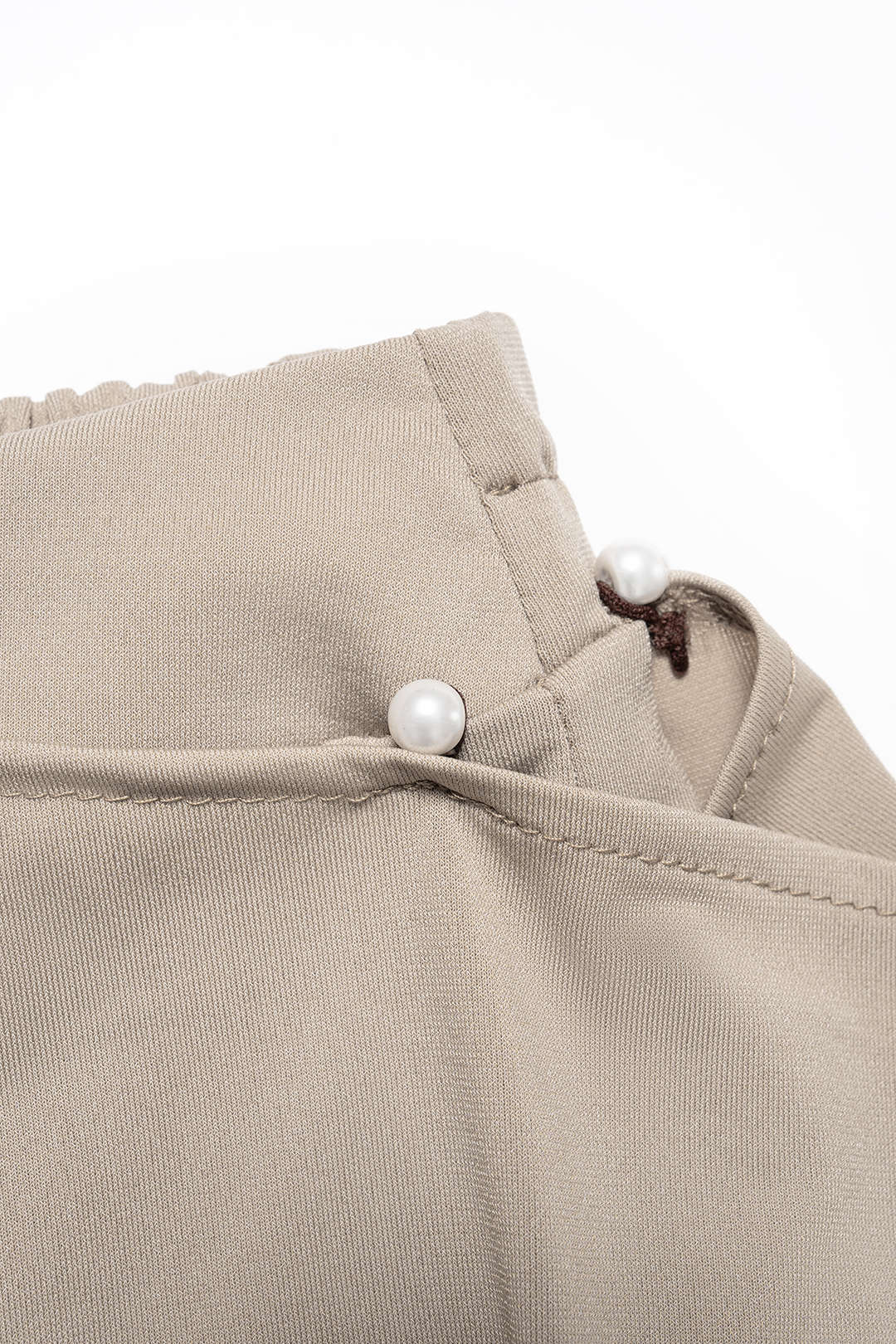 Asymmetrische geraffte Hose mit weitem Bein und Bindedetail