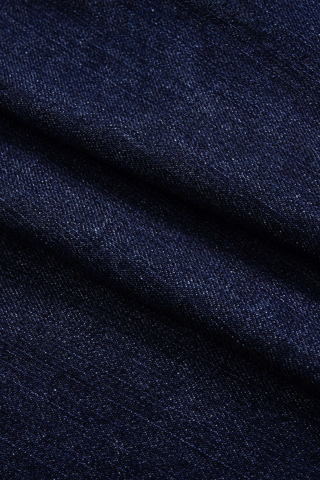 Jeanshemd mit Knöpfen und umgeschlagenen Ärmeln