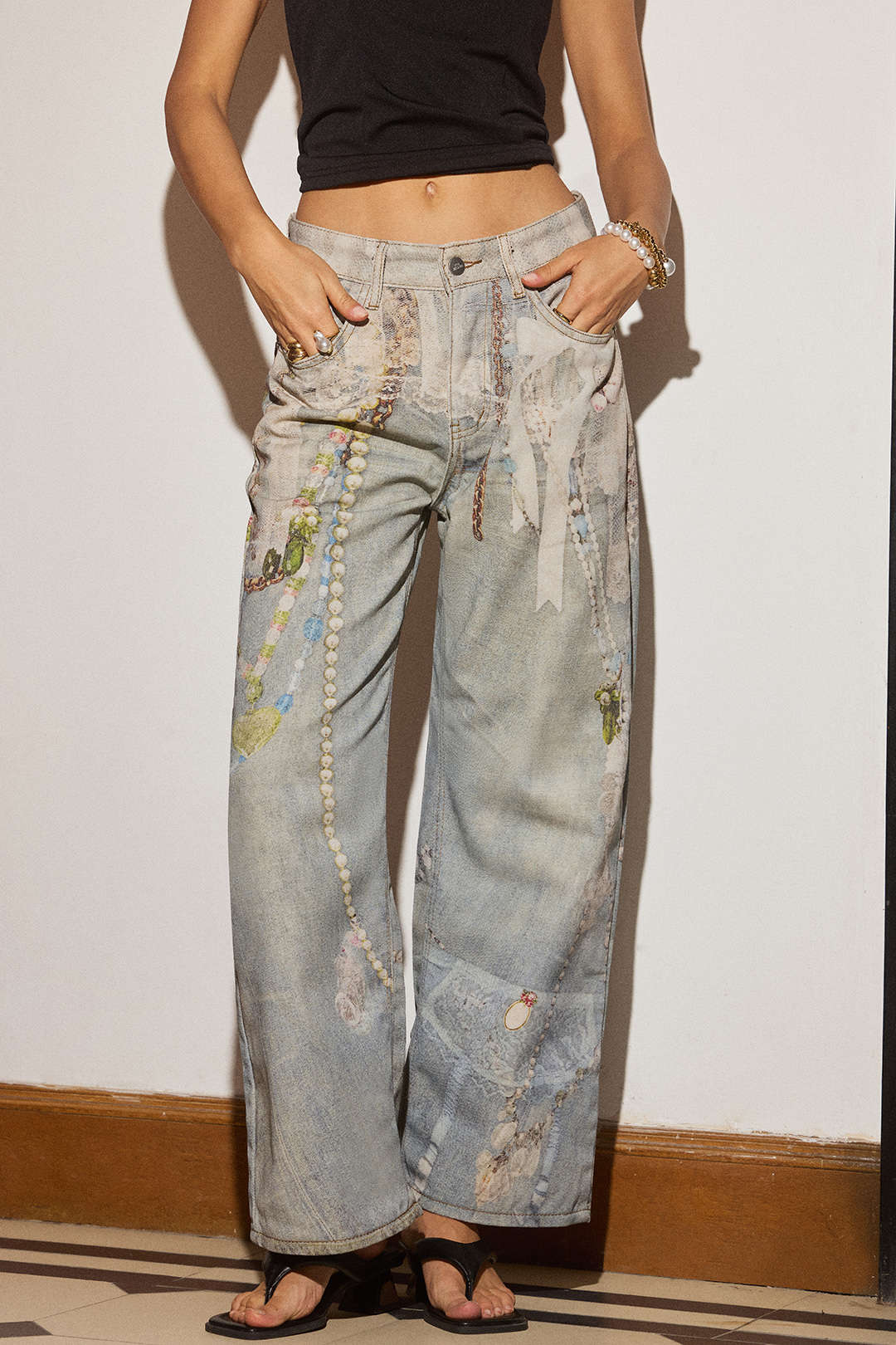 Weite Jeanshose mit abstraktem Print