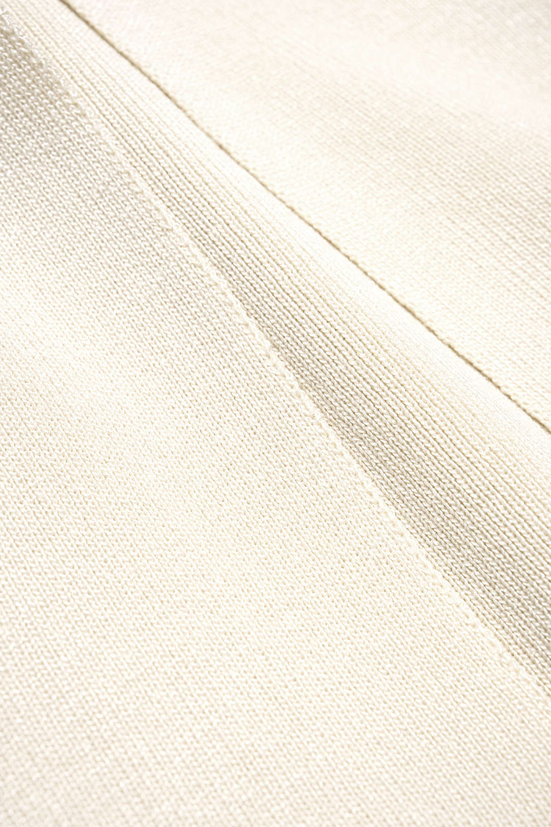 Strickkleid mit geometrischem Muster, Metallic-Kette und ärmellosem Schnitt, Midi-Länge