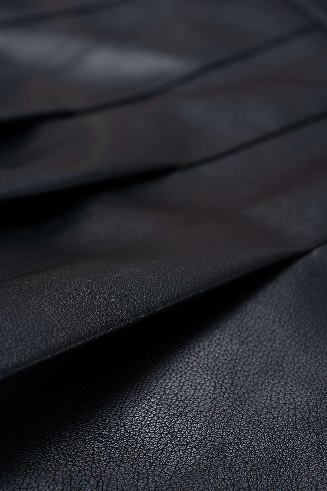 Rock-Shorts aus Kunstleder mit Knopfleiste und Falten
