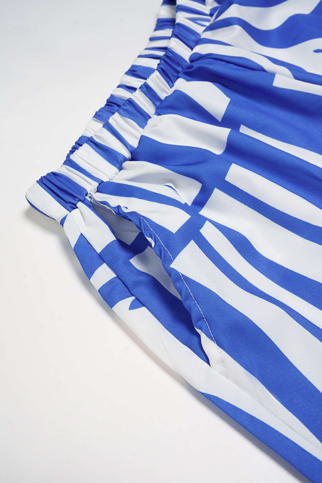 Ensemble chemise à manches longues et short à imprimé abstrait