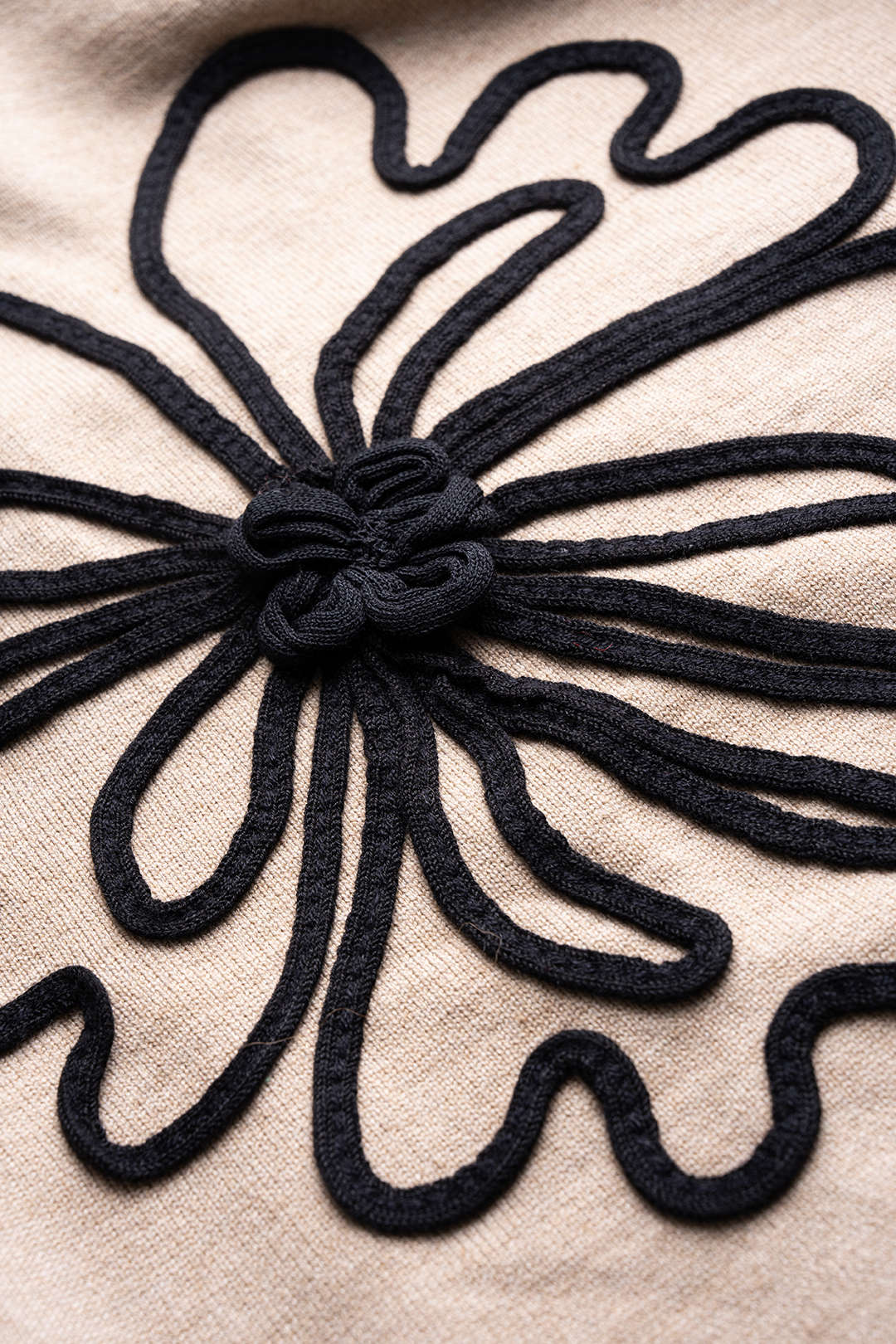 Strickapplikationen Rollkragen Langarmkleid