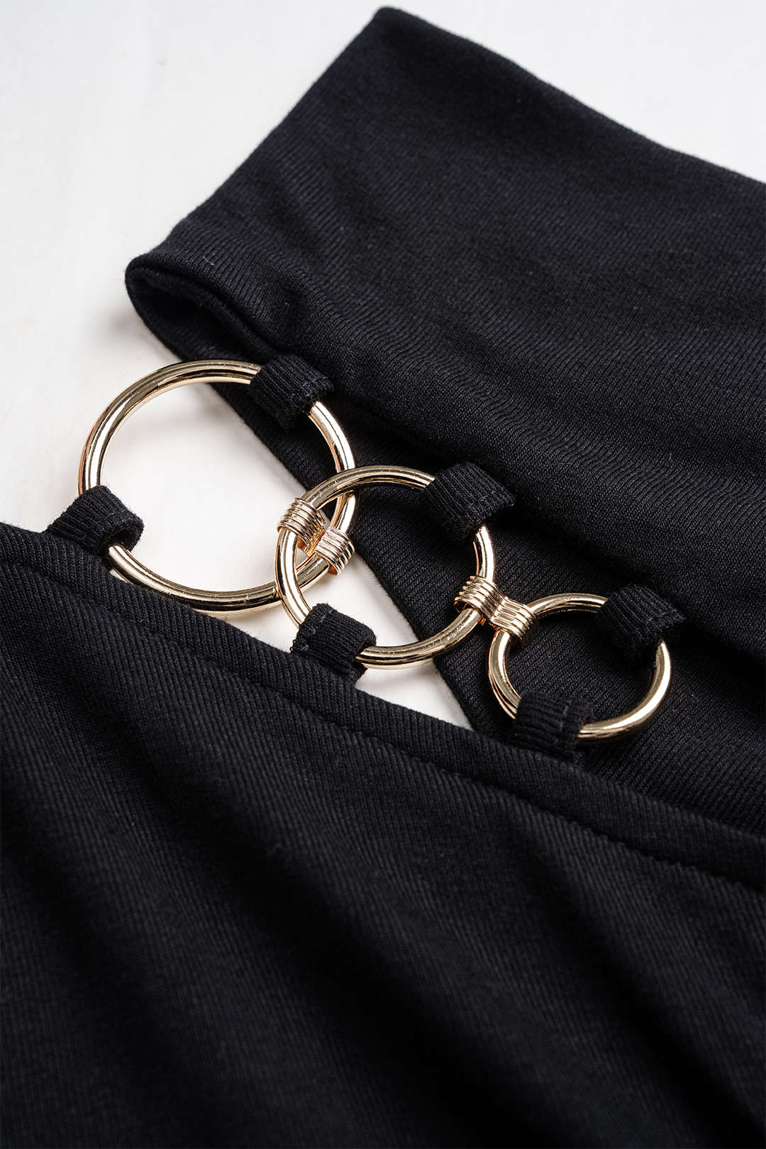 Asymmetrisches Langarmtop mit Metallic-Ring
