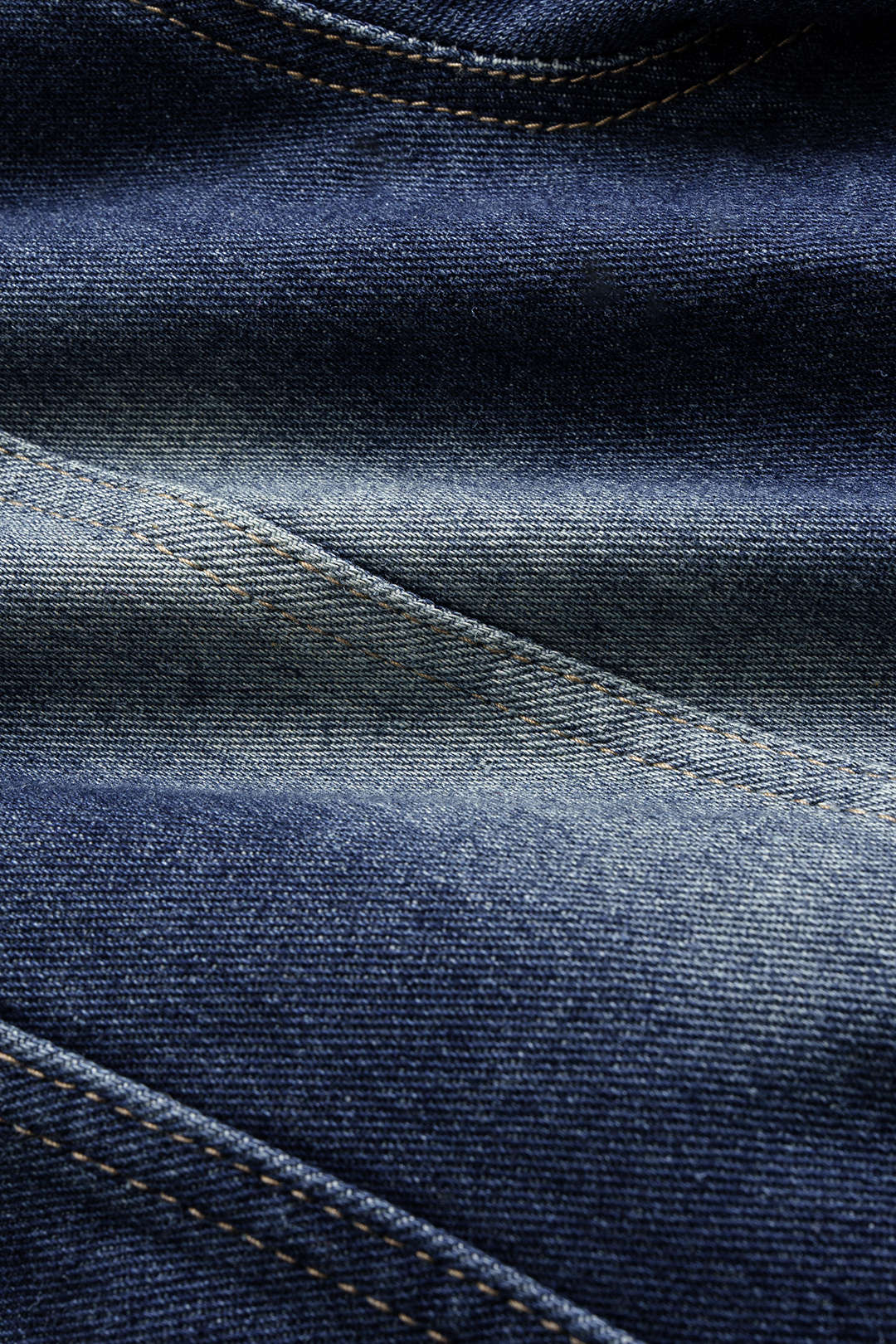 Denim-Oberbekleidung mit überkreuztem Rückenausschnitt und asymmetrischem Saum
