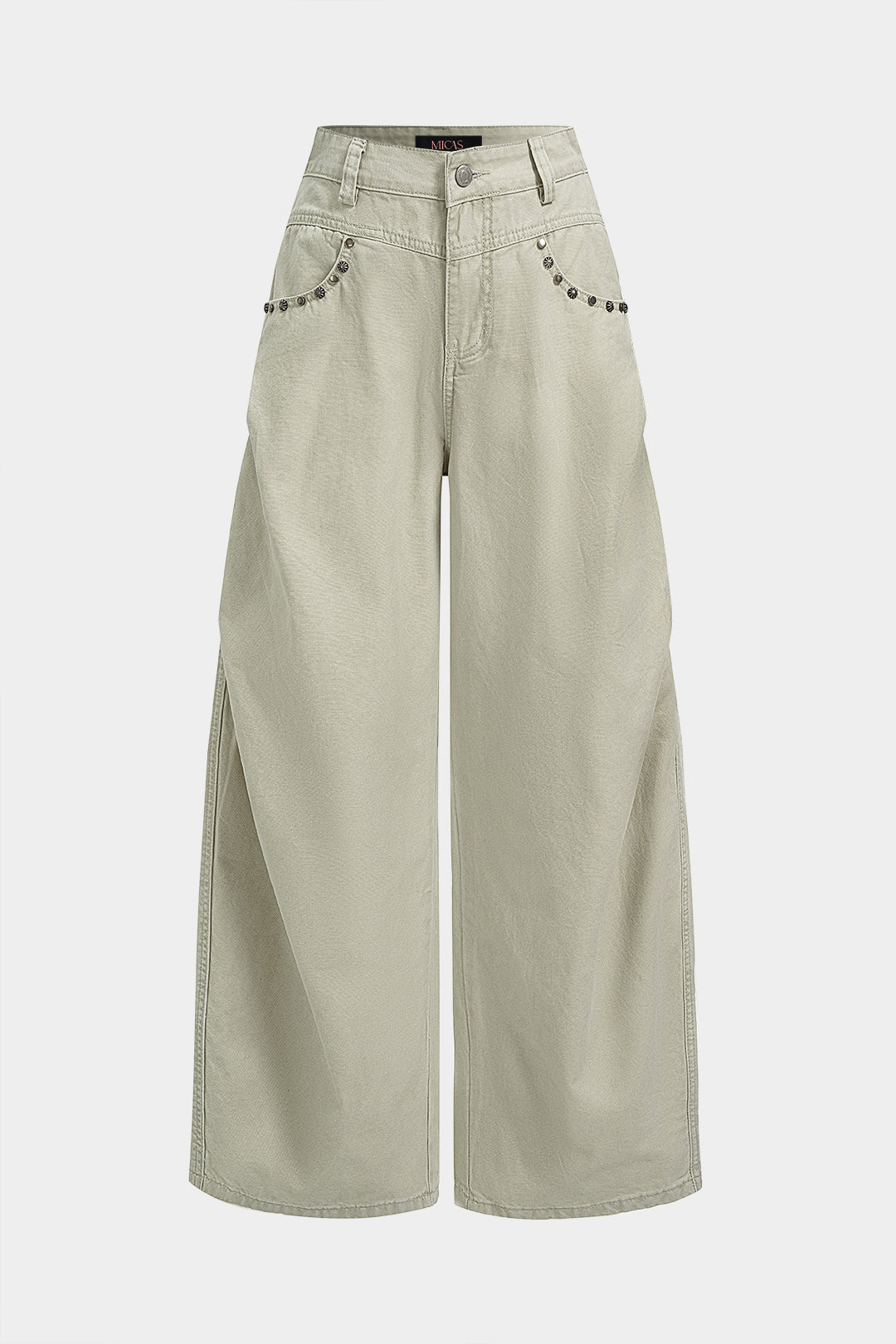 Jeans mit Nieten und weitem Bein