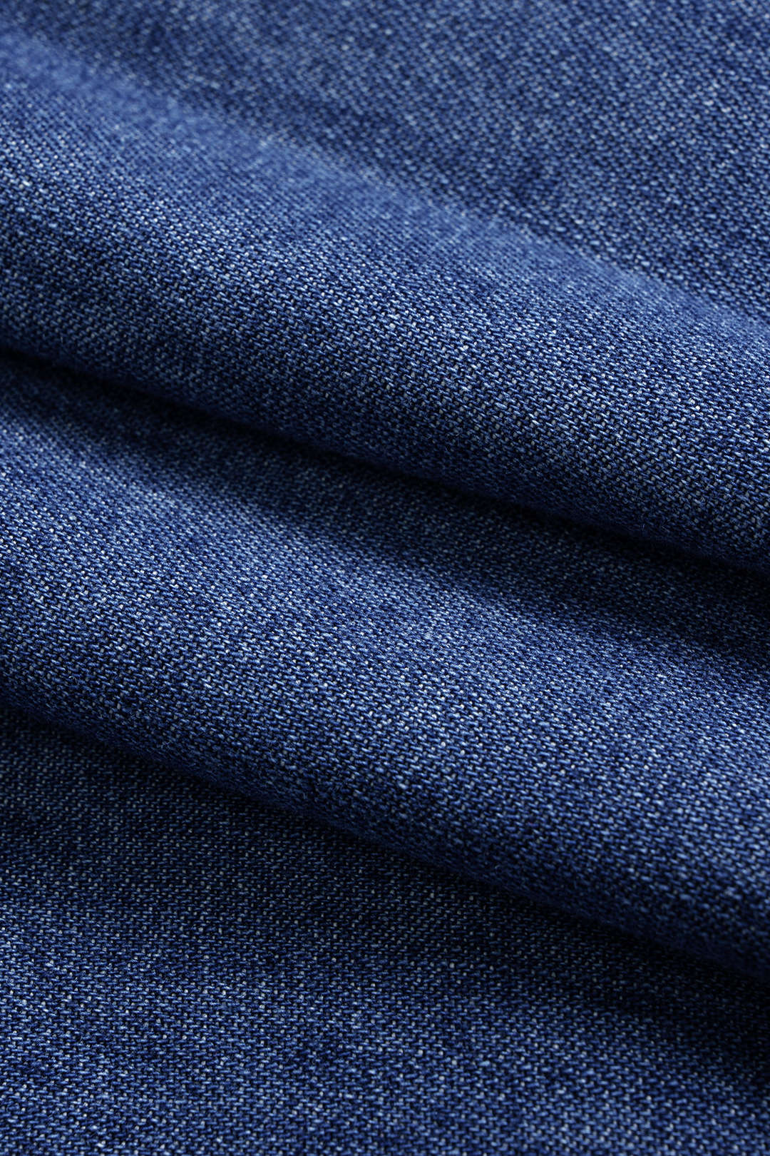 Jeanshemd mit Knöpfen, kontrastierenden Ziernähten und langen Ärmeln