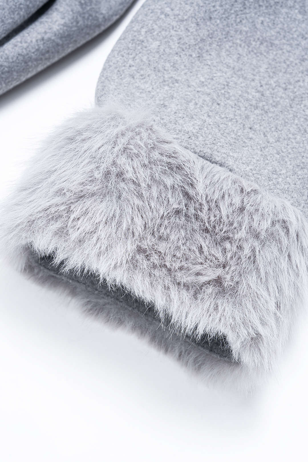 Manteau long en laine à nouer, ouvert sur le devant