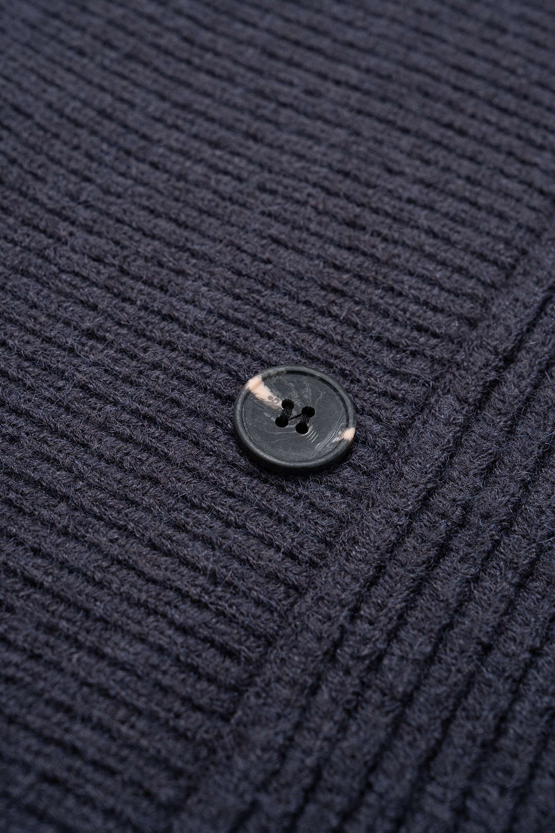 Gestrickte zweireihige Strickjacke
