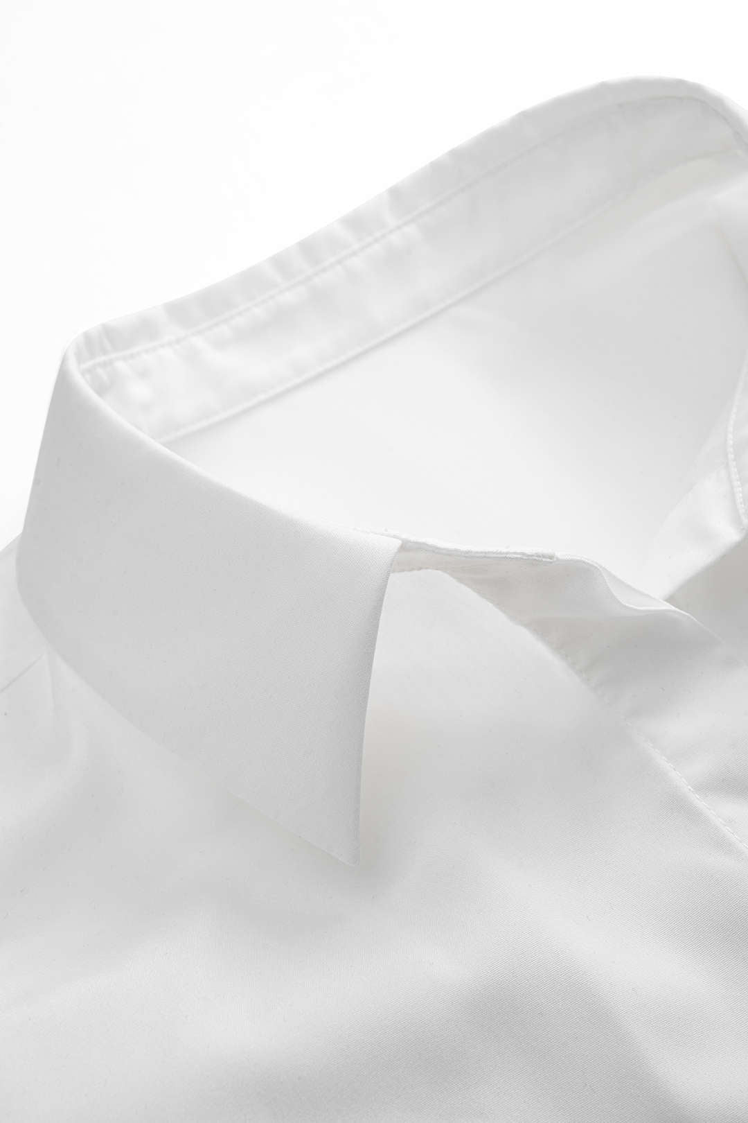 Langärmeliges Shirt aus Kunstleder-Patchwork zum Binden im Rücken
