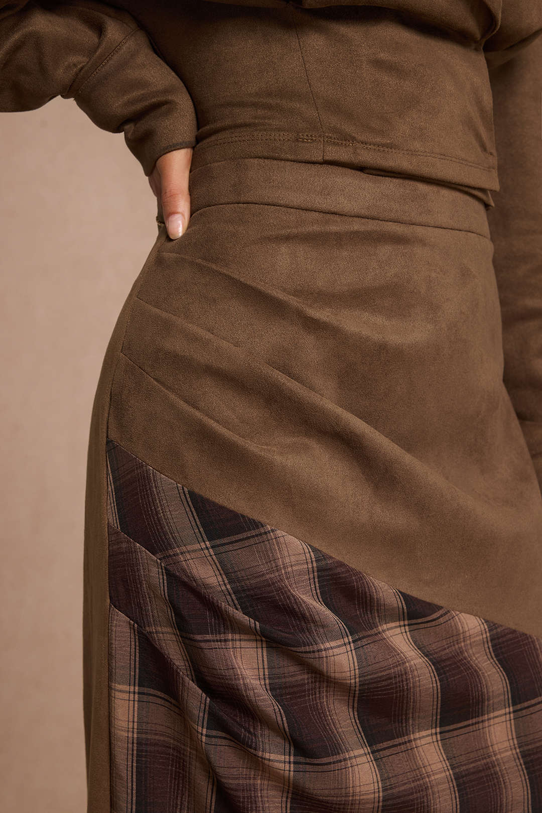 High Waist Rock aus Wildleder-Patchwork mit Karomuster