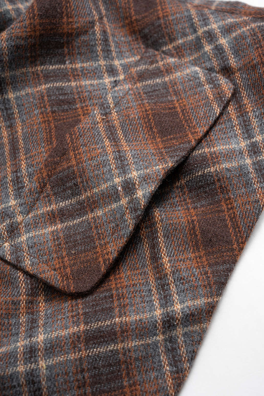 Asymmetrisches, schulterfreies Langarm-Top mit Karo-Print und Raffungen