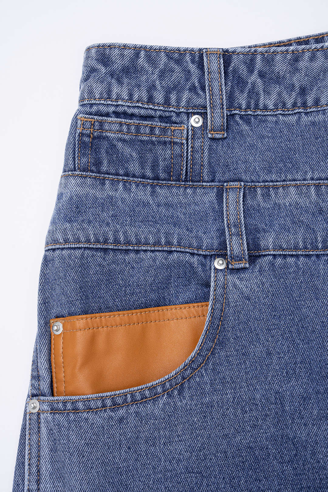 Jean taille haute en jean avec détails de couture