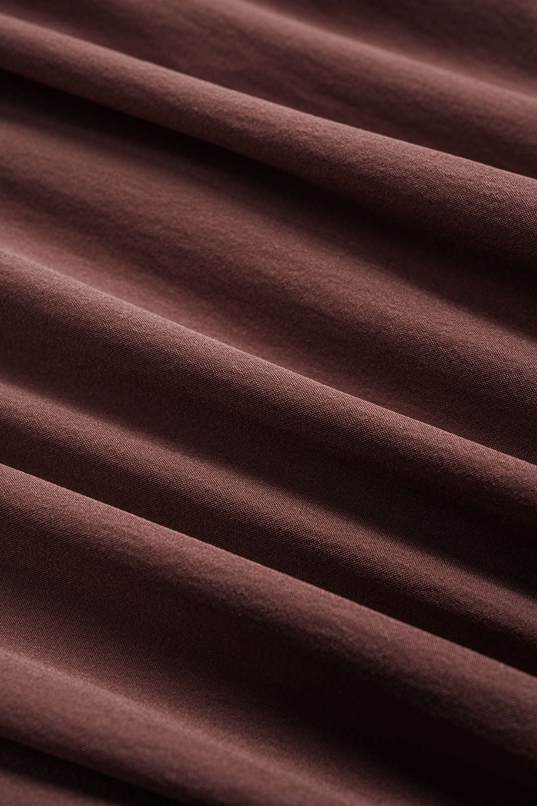 Einfarbiges gerafftes Langarm-Midikleid