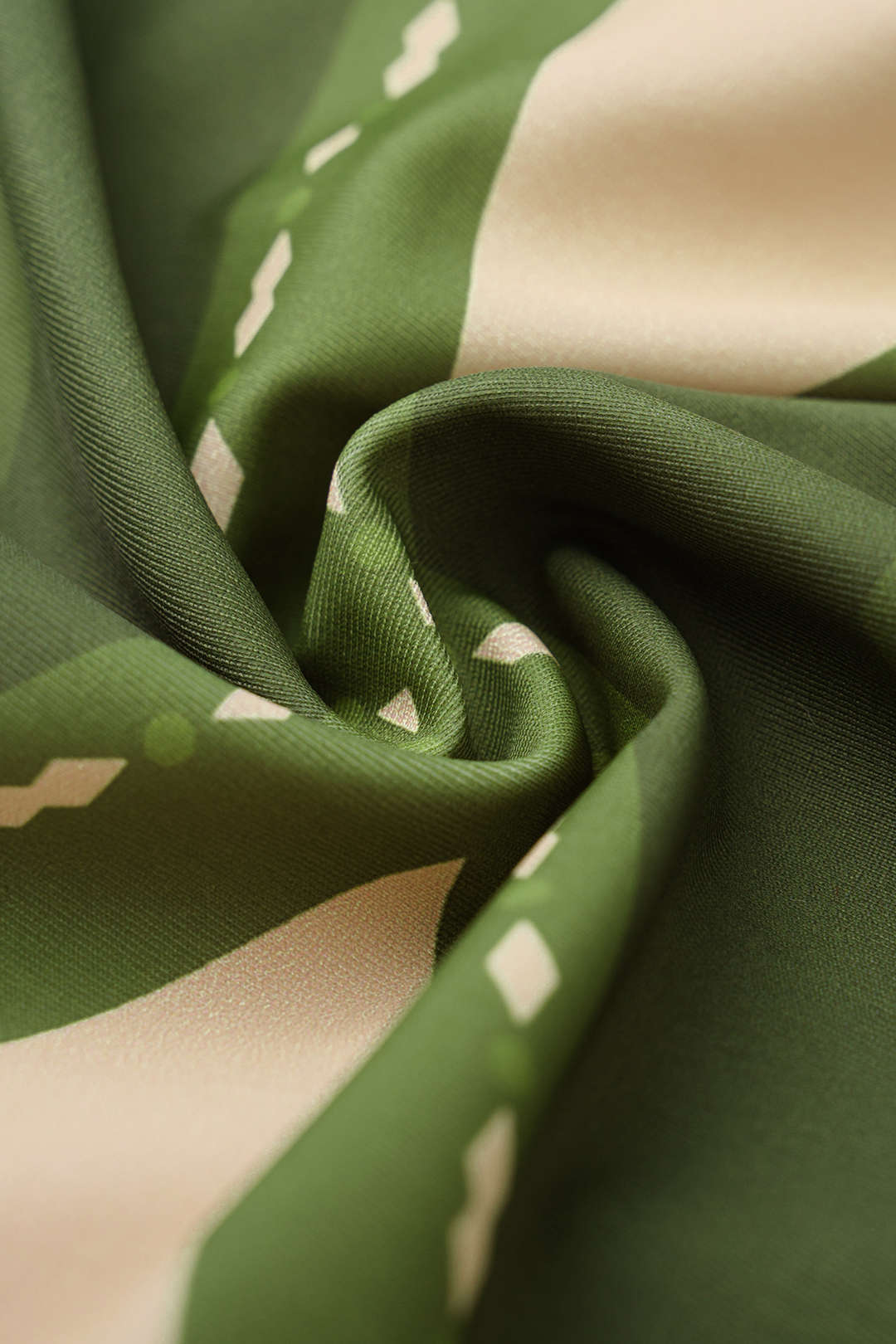 Geometrischer Chiffon-Badeanzug mit überkreuztem Neckholder und gebundenem Rücken