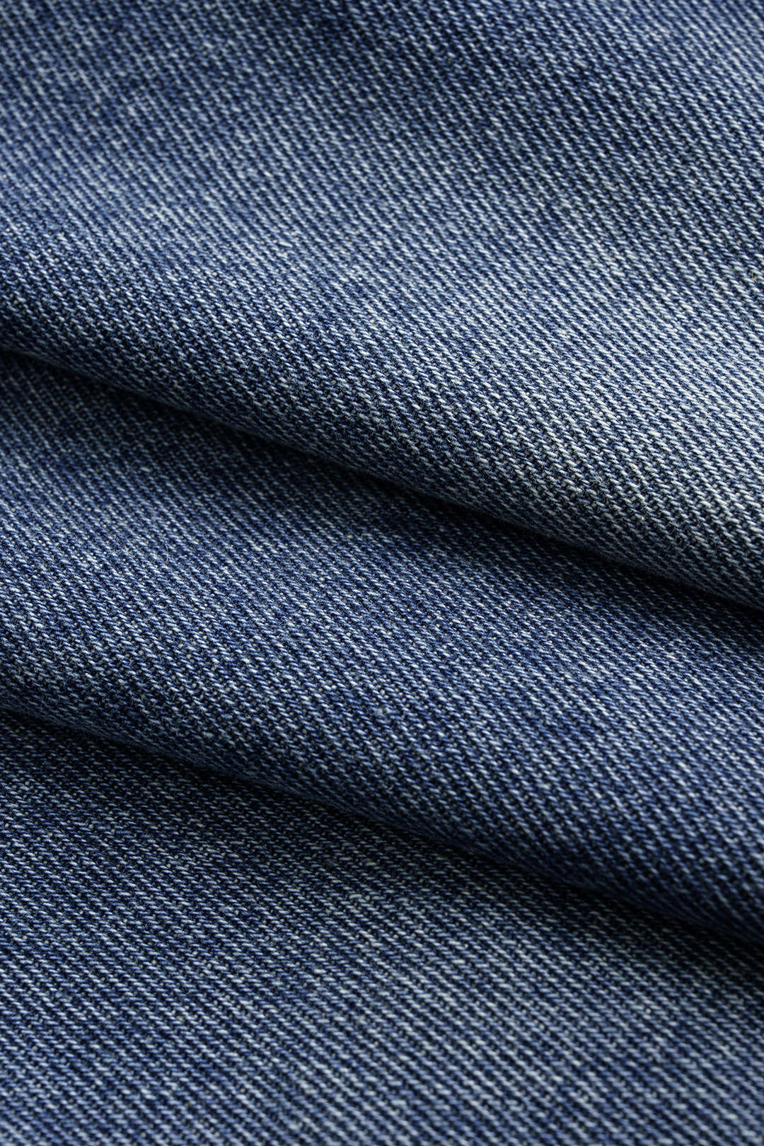 Jeansrock mit asymmetrischer Naht und Knopfdetails