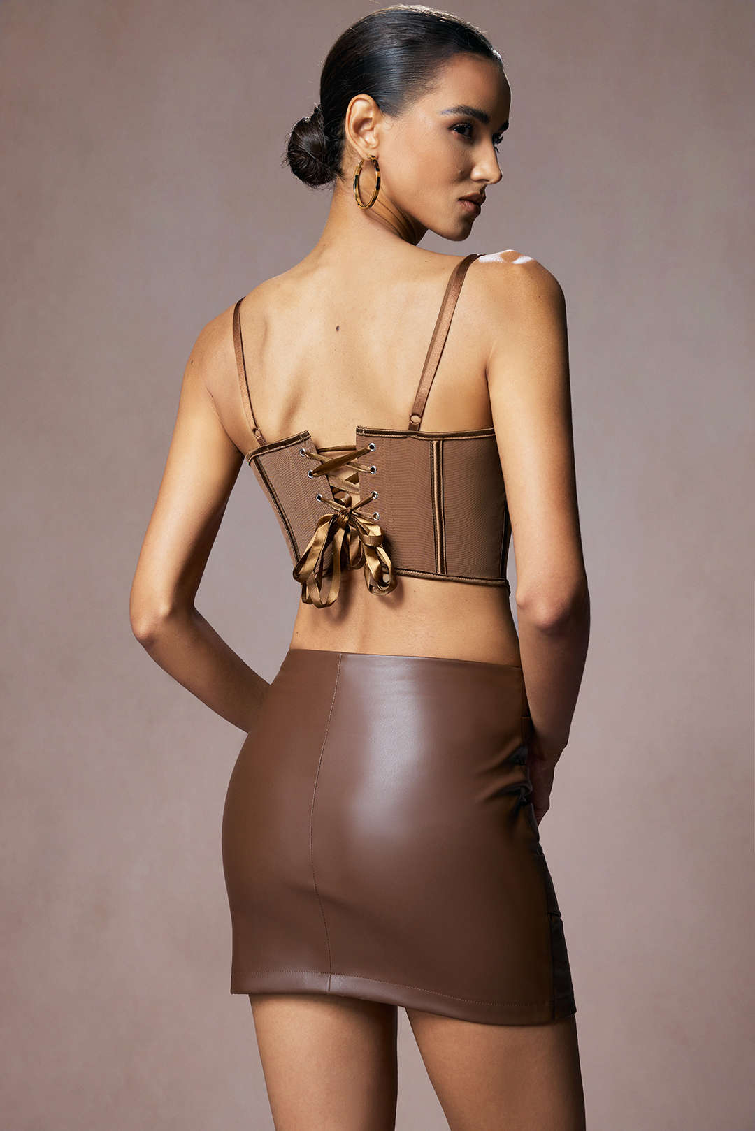 Haut caraco à lacets en maille corsetée