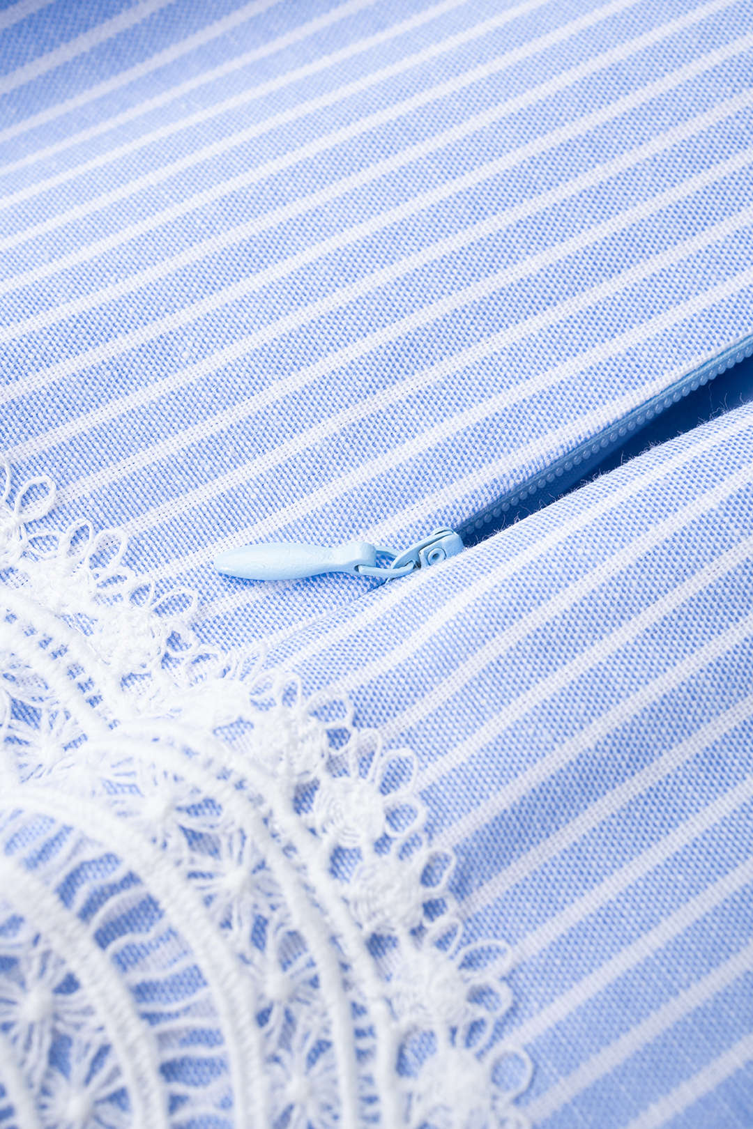 Maxikleid ohne Ärmel mit Streifendruck, Patchwork und Spitzendetails