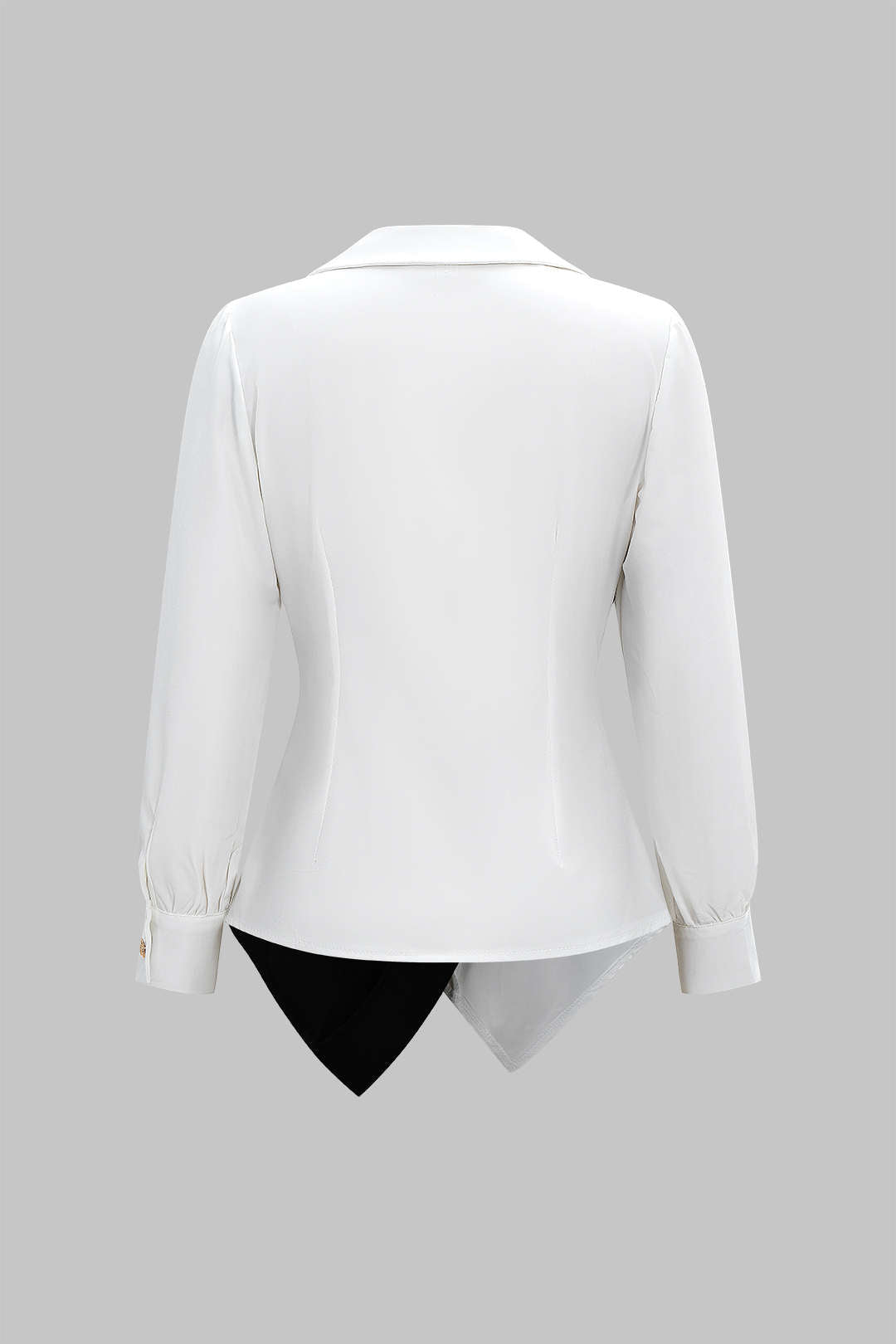 Chemise à manches longues, col en V, plissée, avec décorations métalliques contrastantes