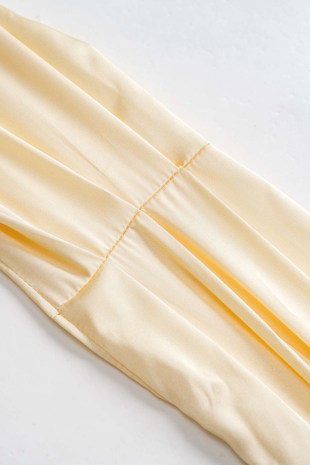 Mini-robe deux pièces dos nu asymétrique à dos nu plissé en satin imprimé Ombre